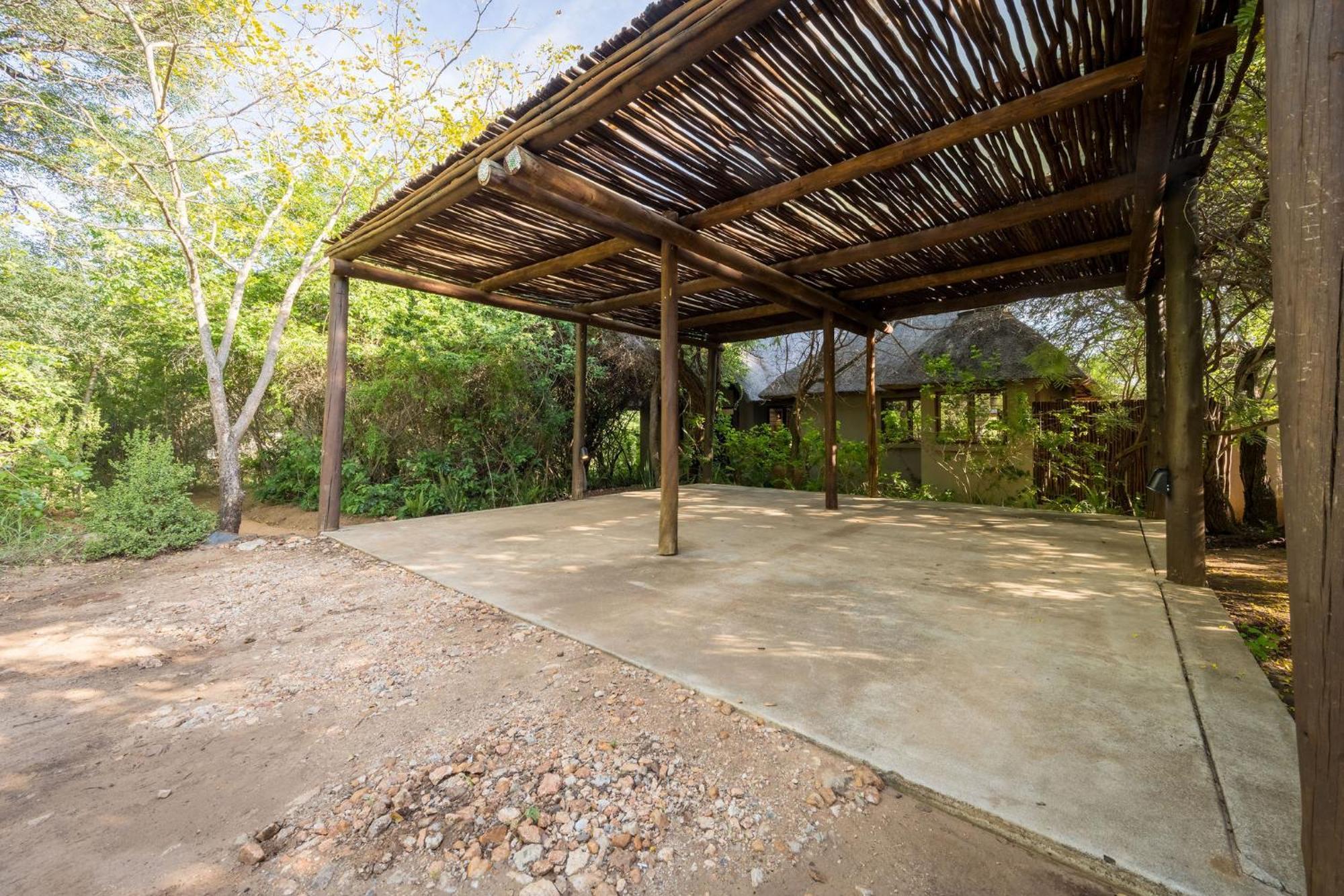 Raptors Lodge Hoedspruit Exterior photo